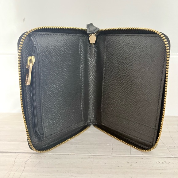 Coach Black Crossgrain Leather Tea Rose Rivet Small Zip Around Wallet • Pristine - Picture 3 of 5